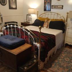 Vintage Brass Queen Bed With Mattress And Box Spring 