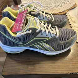Woman’s Reebok Simply Tone Shoes (NEW)