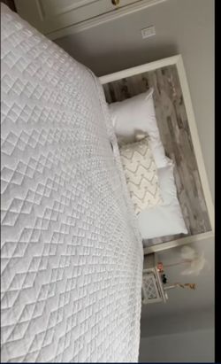 Queen Bed With Matreess And Box