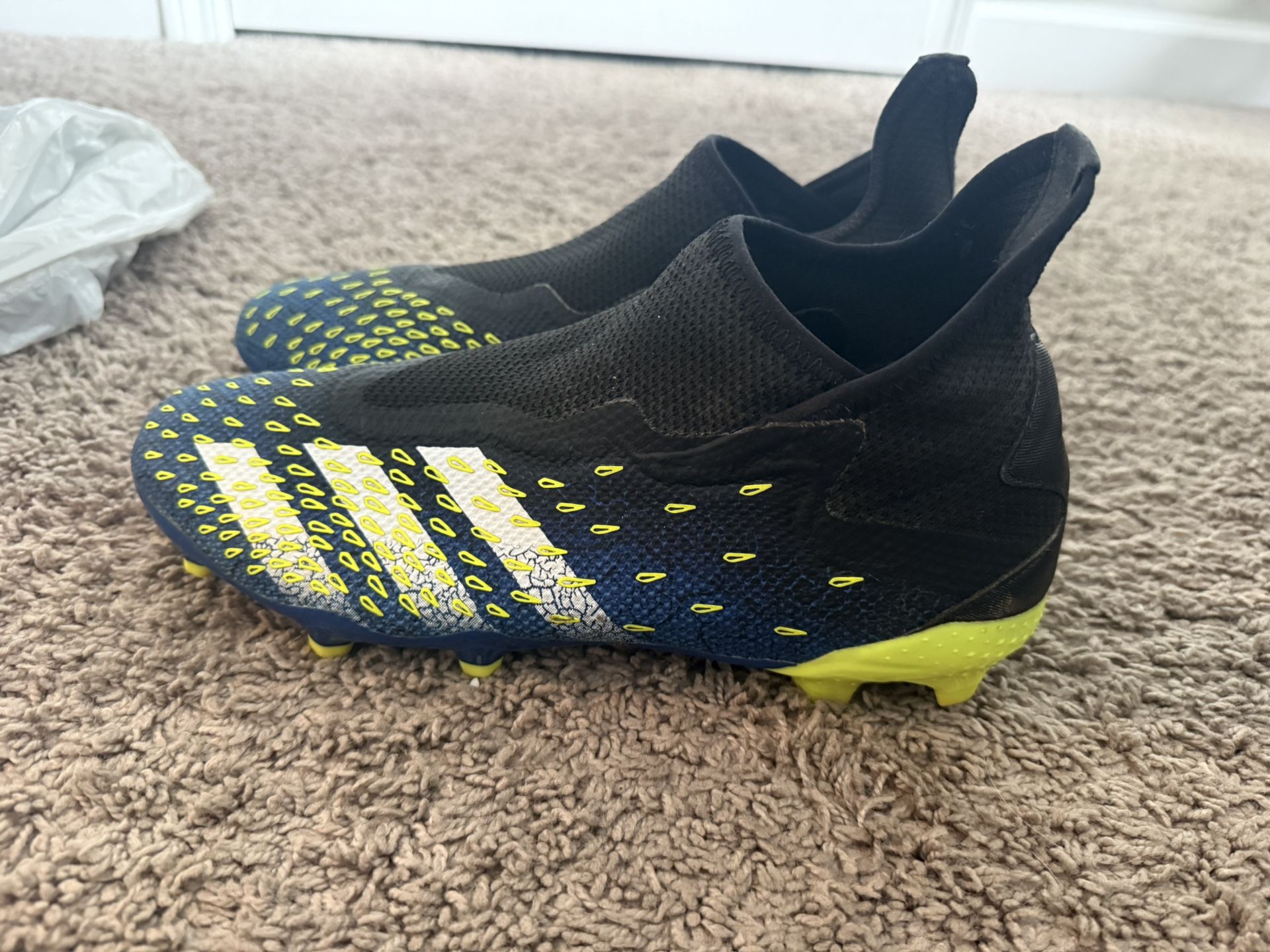 Cleats/soccer Shoes
