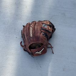 Mizuno Baseball Glove