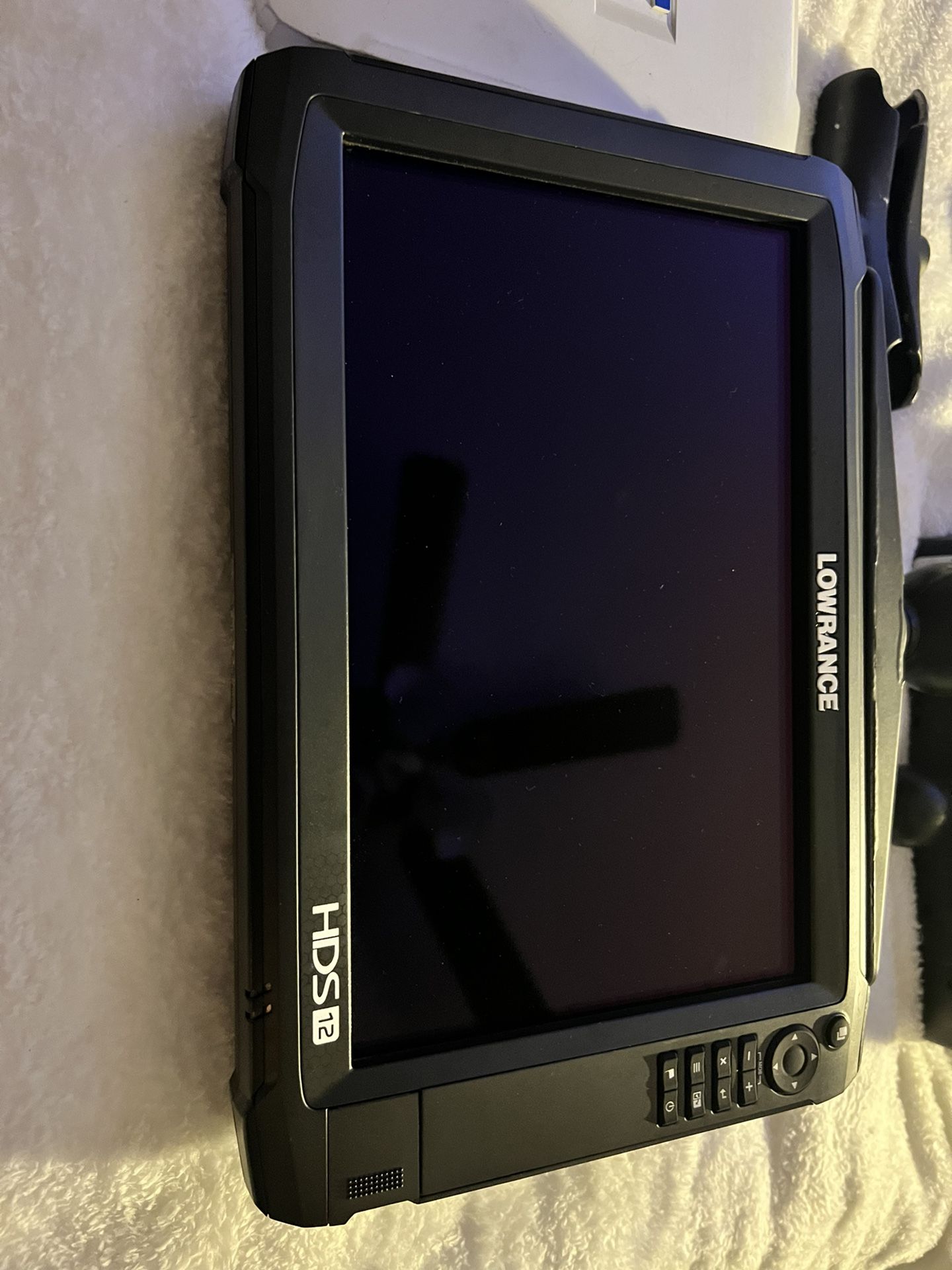 Lowrance HDS 12 Carbon Fishfinder