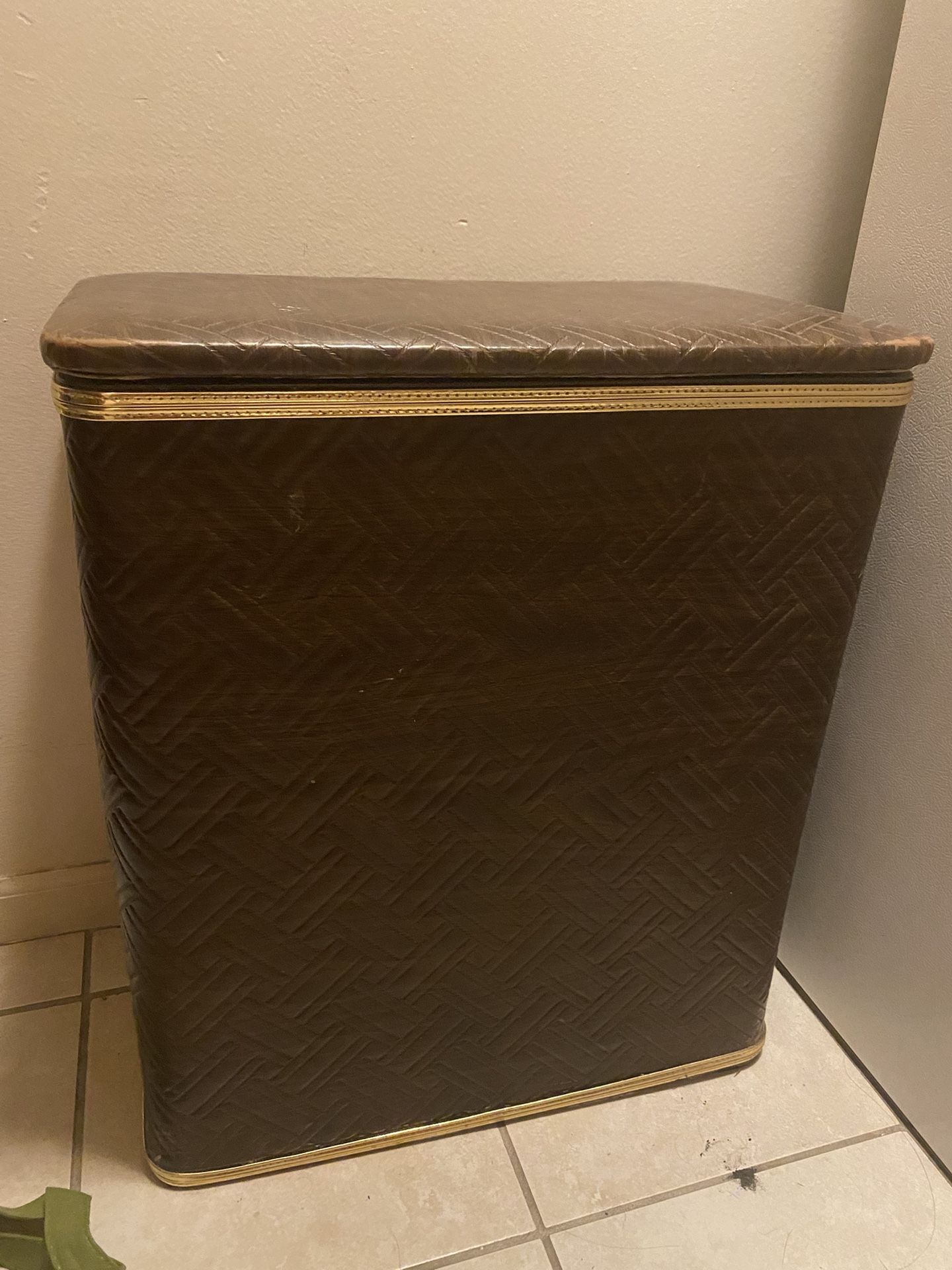 Faux leather stool with storage - L19.5*W12*H22