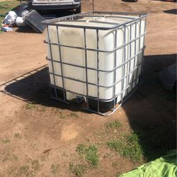 330 Gallon Water Tank w/ High Powered Water Pump