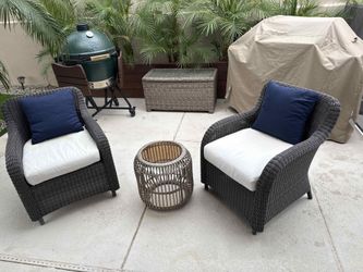 Very Nice Patio Chairs Set Of 2 And Round Table. 