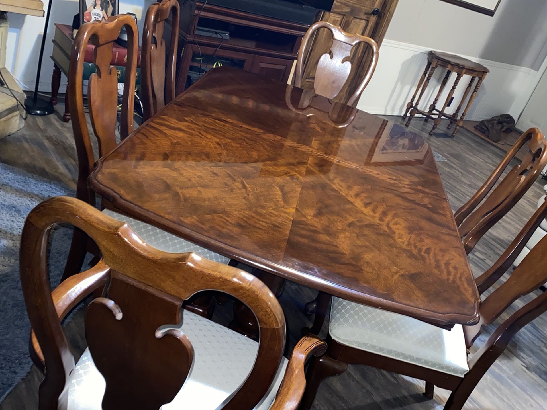 Elegant Cherry Wood Dinning Room Set