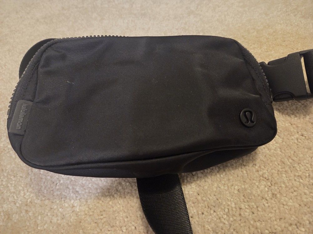 Lululemon Black 1L Belt bag
