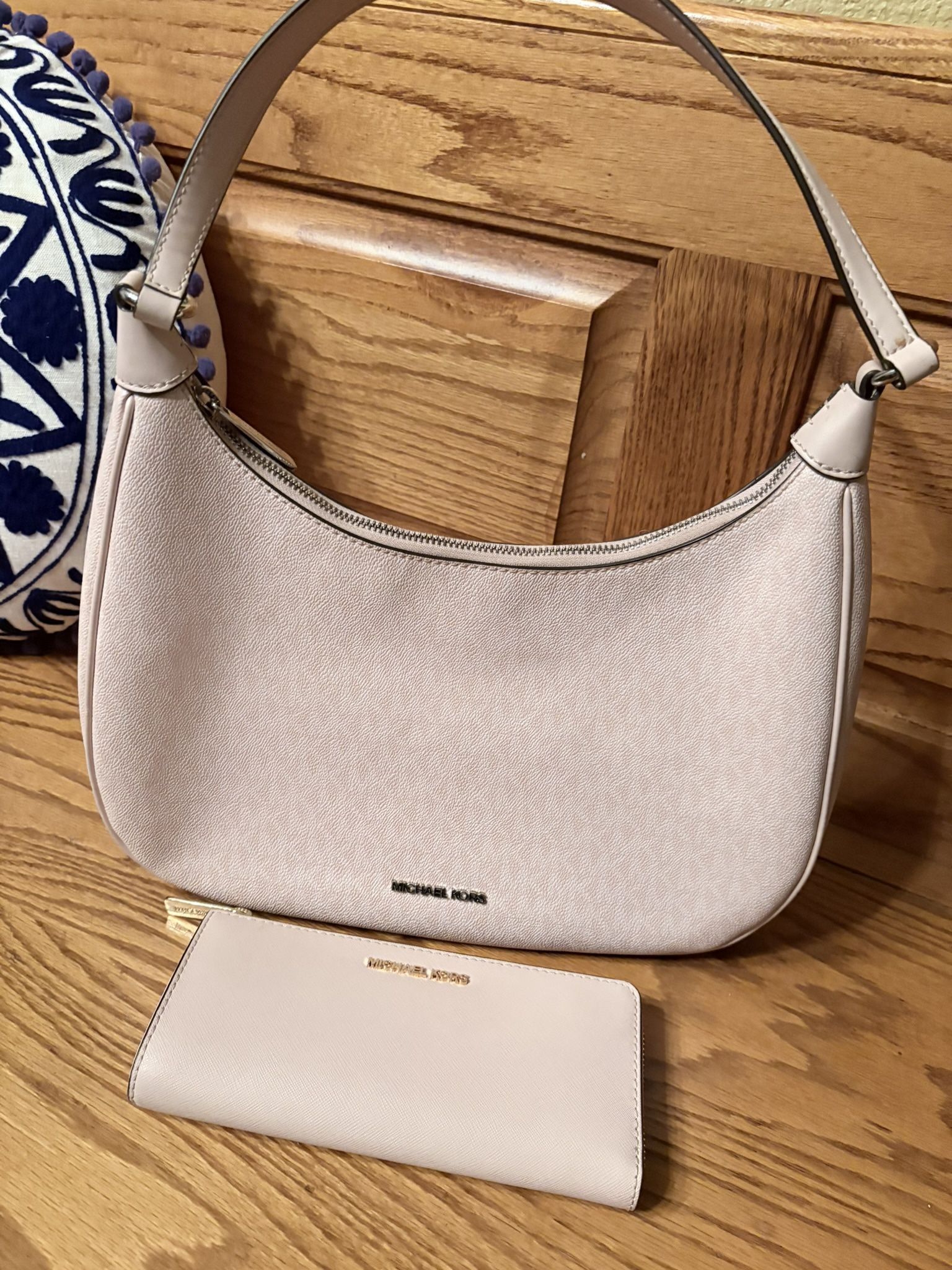 Michael Kors Lg Cora Shoulder Bag 