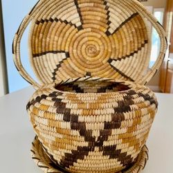 Intricate Handwoven Trio Of Baskets   Please See All Of The Photos 