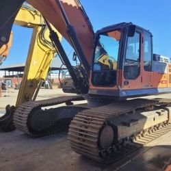 2016 XCMG 80K EXCAVATOR 