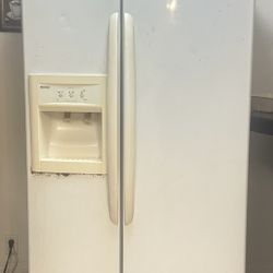 Refrigerator 
