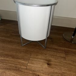 Modern White Metal Planter with Stand – Indoor Plant Pot