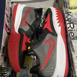 Nike Kyrie Low 4 TB
