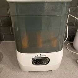 BRAND NEW IN THE BOX Baby Brezza One Step Bottle Sterilizer And Dryer Advanced