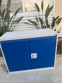 Cabinet with shelves and lock