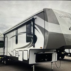 Travel trailer Fifth Wheel Sandpiper 2021 And  LOT ( Woodhaven Lakes ) 