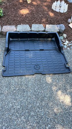 Mercedes cargo mat GREAT SHAPE