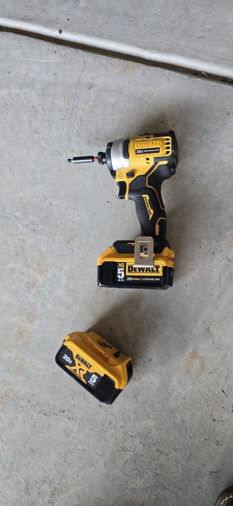 Dewalt Drill, 2 5AH photos
