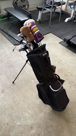Golf bag with 14 club divider