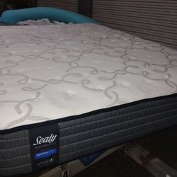 Sealy Queen Posturepedic Mattress