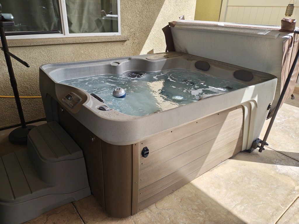 Jacuzzi-Free Flow