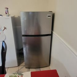 FRIGIDAIRE FRIDGE BRANDNEW.  $350
