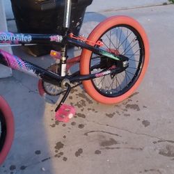Girls 18" Bike In Excellent Condition 