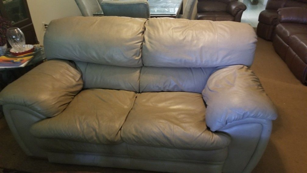 Living room set 2 leather couch: Free