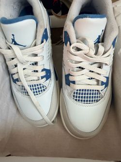 Jordans 4’s size 1Y