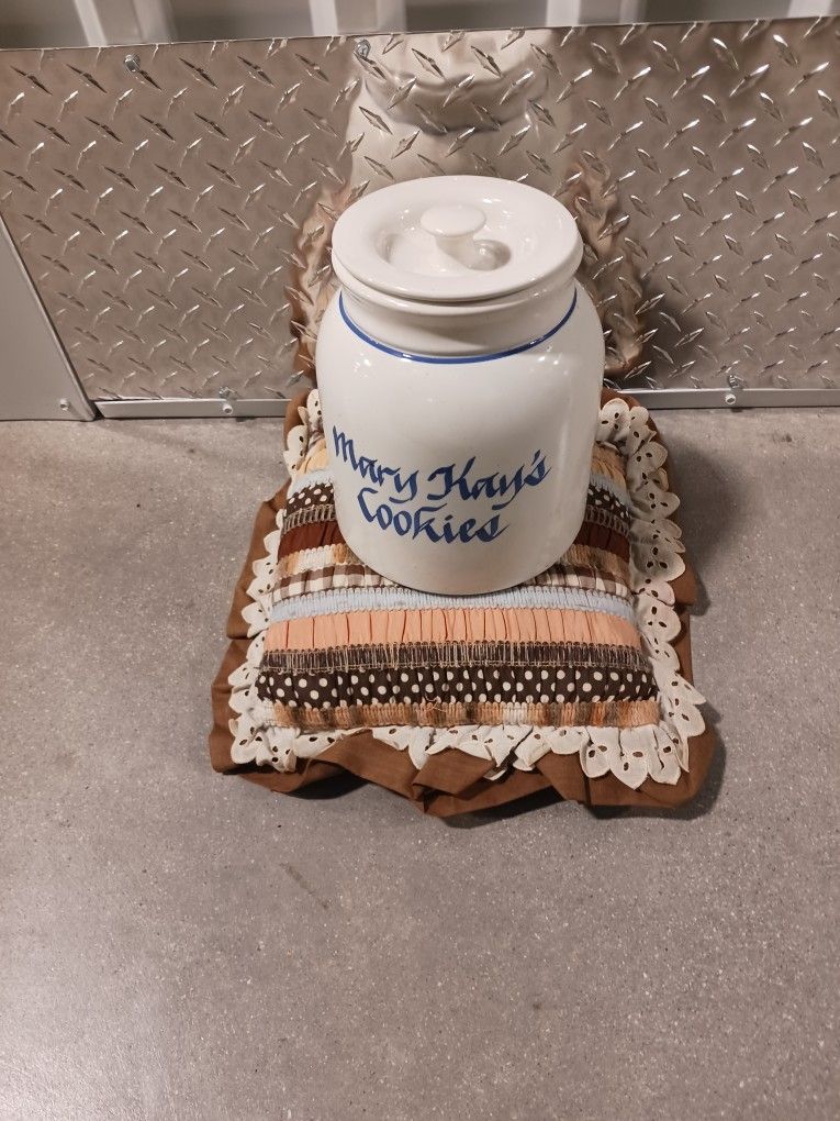 Vintage Mary Kay's Cookie Jar By Clay Arts
White base with cobalt blue writing and stripe.