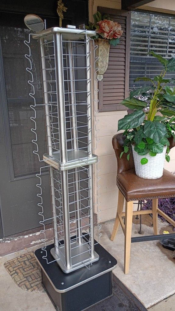 Selling A High Tower Display For 80 Pairs Of Sunglasses Or Eyeglass ,Great For Business Or Personal Use. Excellent Condition 
