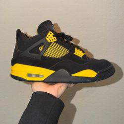 Jordan 4s Retro Thunder - Men’s 7.5