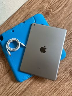 Apple iPad 5th Generation 32GB  with kids protective case & Charger (128gb $150)