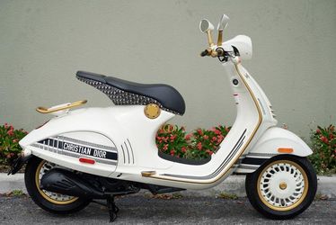 2022 Vespa 946 Christian Dior