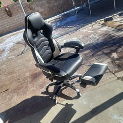 Profesional Gamer Recliner Chair 120dlls