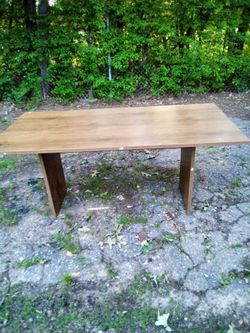 5 1/2 ft picnic table