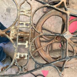 White Sewing Base With Machine 40 Style