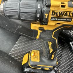 DEWALT ATOMIC 20V MAX Brushless 1/2 in. Compact Cordless Hammer Drill/Drive W/Dewalt 20v Max Battery No Charger