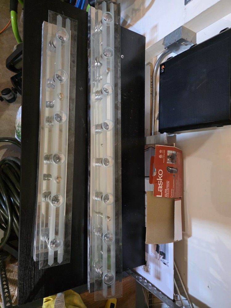 Give: Bathroom vanity lights