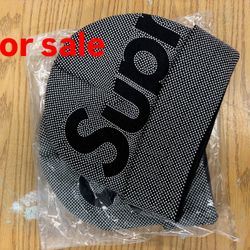 SUPREME Studded Knockout Big Logo Beanie