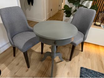 Round coffee table & chair set