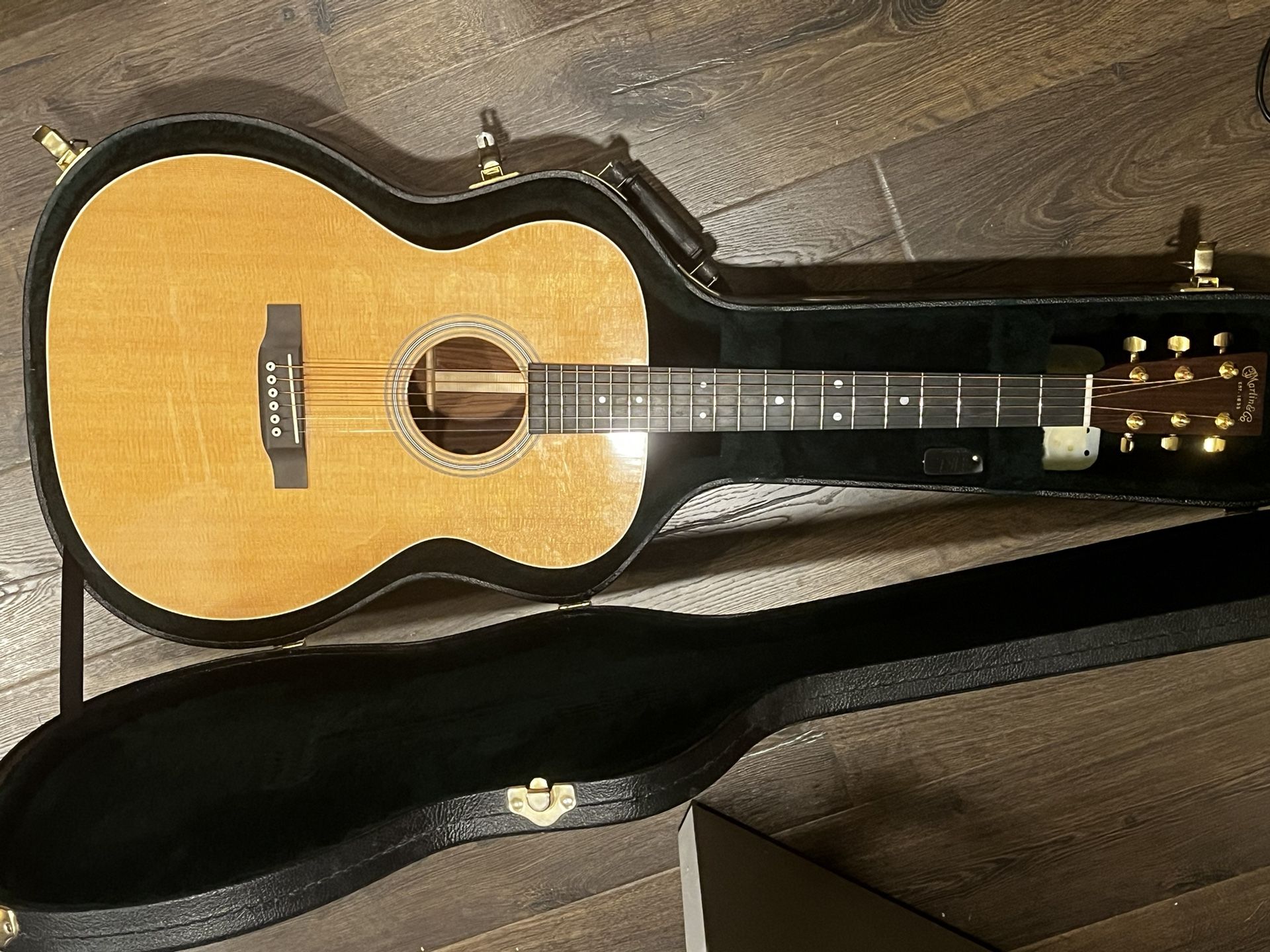 Martin OOOMMV Acoustic Guitar with Fishman Pickup