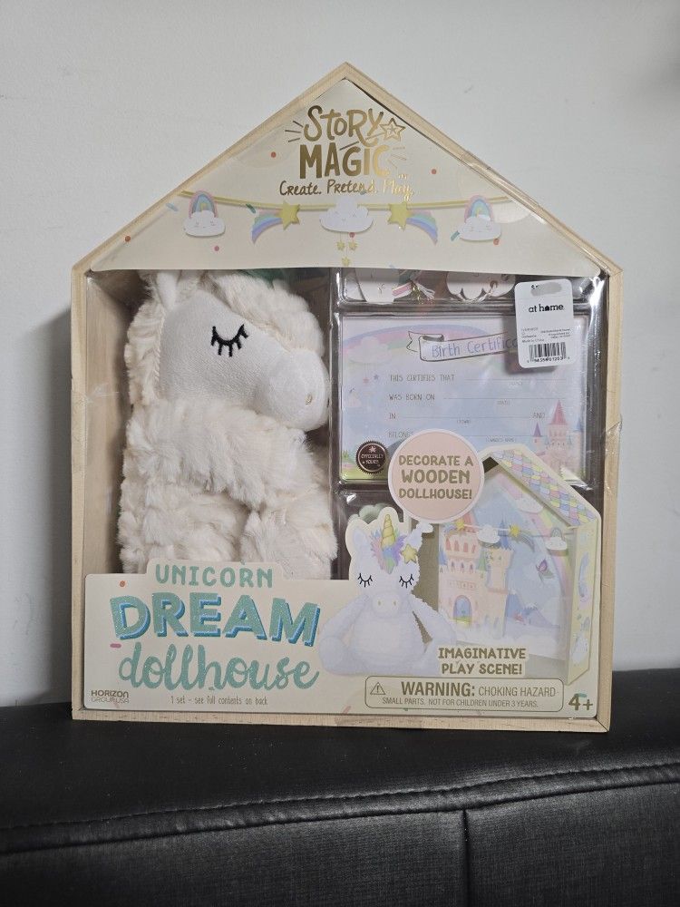 Wooden Dollhouse with plushy Unicorn Gift Set