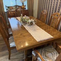 Vintage 70's Table 6 chairs, 2 extenders & Hutch