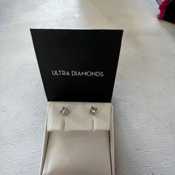 Diamond Stud Earrings 