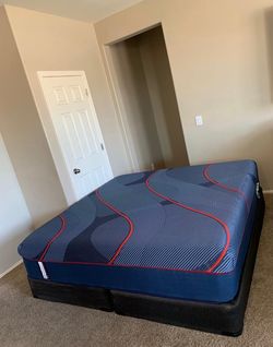 KING SEALY POSTUREPEDIC MATTRESS AND FREE BOX SPRINGS