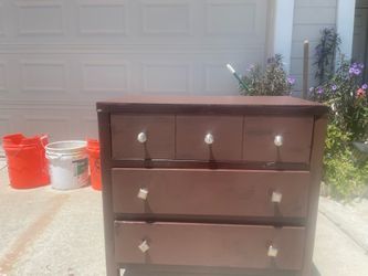 Nice wooden night stand with 3 drawers Size 28/17” & 28 “ H