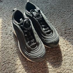 Black Nike Air Max 