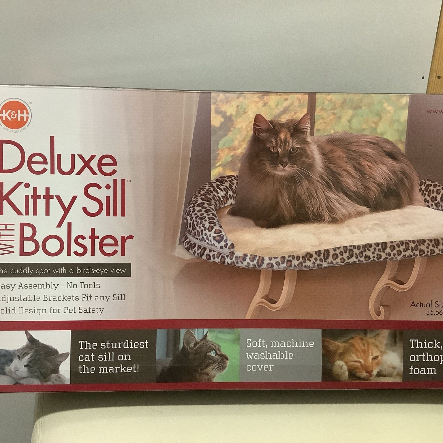 Deluxe Kitty Sill With Bolster for Sale in Palmdale CA OfferUp