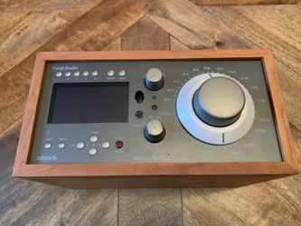 Tivoli Audio Model Satellite Sirius AM FM AUX Table Desktop Radio Stereo